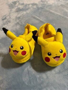 H&M Kids' Pikachu Plush One-Piece Slippers - Yellow
